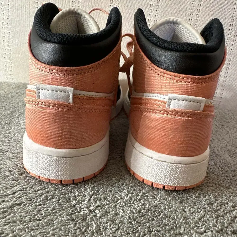 Nike Air Jordan 1 Mid Light Madder Root (GS)